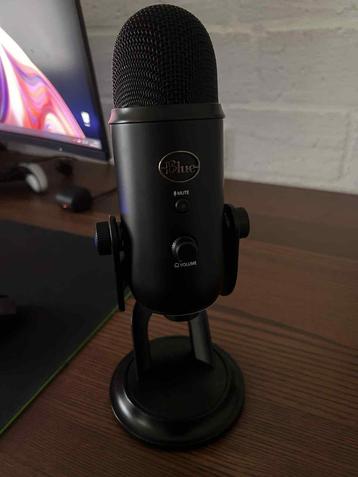 Microfoon Blue Yeti + statief beschikbaar voor biedingen