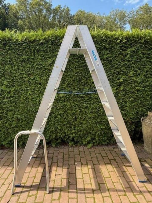 Industrietrap (dubbel, met beugel), merk Solide, Doe-het-zelf en Verbouw, Ladders en Trappen, Zo goed als nieuw, Trap, 2 tot 4 meter
