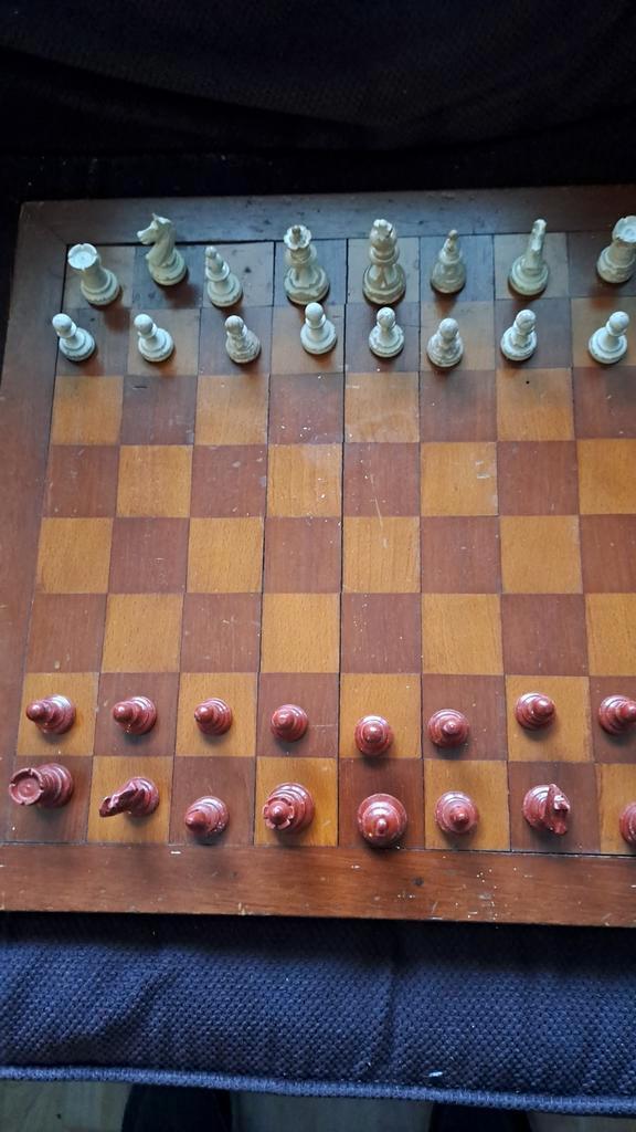 Vintage Schaakspel + schaakbord, Hobby en Vrije tijd, Gezelschapsspellen | Bordspellen, Gebruikt, Een of twee spelers, Ophalen of Verzenden