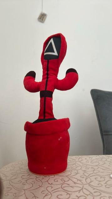 Dansende cactus in Squid Game stijl – met geluid en beweging beschikbaar voor biedingen
