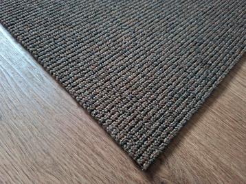 Tapijttegels bruin 50x50 cm beschikbaar voor biedingen