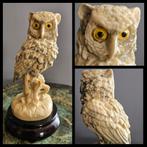 Vintage sculptuur van een uil op houten basement, Antiek en Kunst, Kunst | Beelden en Houtsnijwerken, Ophalen of Verzenden