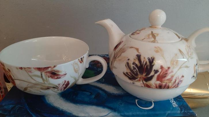 Eenpersoons thee pot met kopje. (2 stuks), Huis en Inrichting, Keuken | Servies, Gebruikt, Kop(pen) en/of Schotel(s), Overige stijlen
