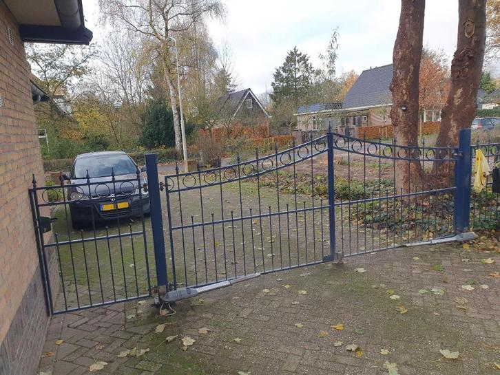Toegangspoort Elektrisch, Tuin en Terras, Tuinpoorten, Gebruikt, Draaipoort, IJzer, 100 tot 150 cm, 200 cm of meer, Ophalen