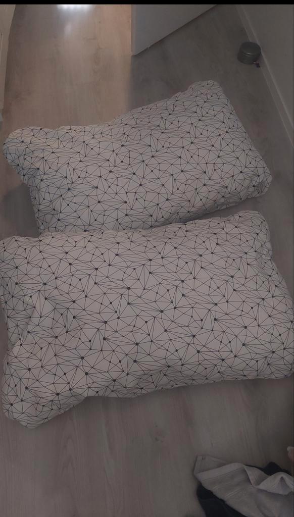 Twee grote lounge  kussens met geometrisch patroon, Huis en Inrichting, Woonaccessoires | Kussens, Zo goed als nieuw, Wit, Rechthoekig