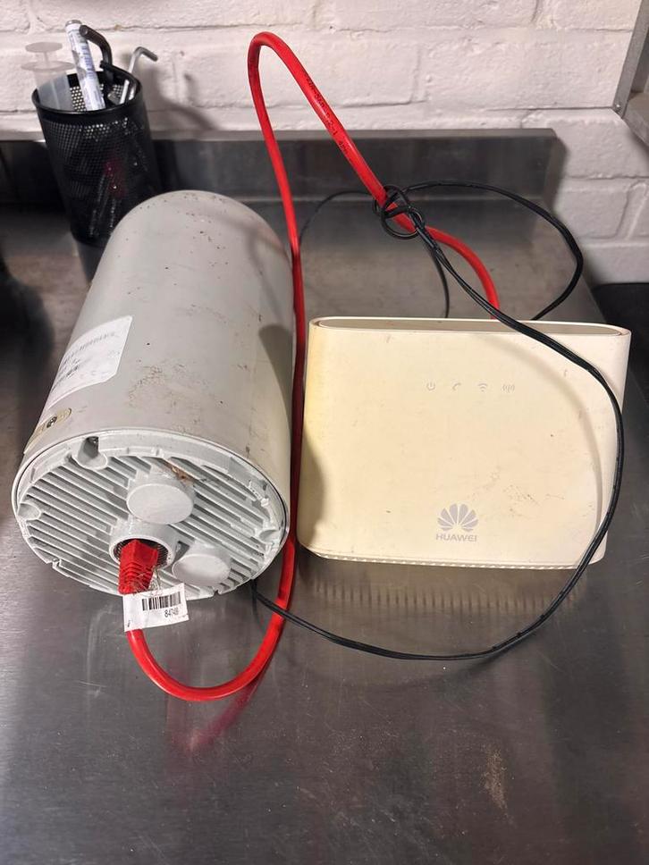 Huawei 4G Router met Buitenantenne, Computers en Software, Routers en Modems, Gebruikt, Router met modem, Ophalen of Verzenden