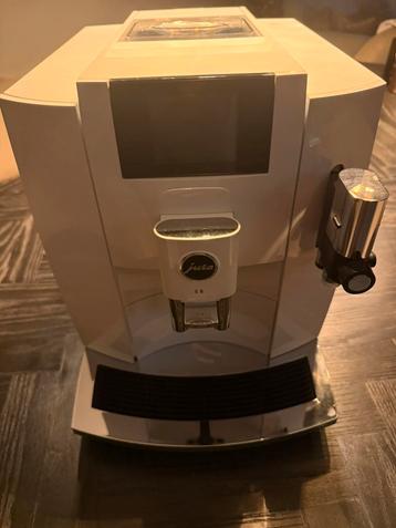 Jura E8 Piano White beschikbaar voor biedingen