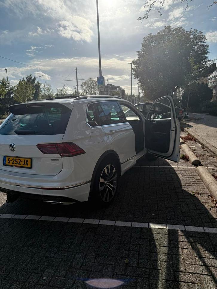 Volkswagen Tiguan 2.0 TSI 230pk 4Motion DSG 2020 Parel Wit., Auto's, Volkswagen, Particulier, Tiguan, 360° camera, 4x4, ABS, Achteruitrijcamera