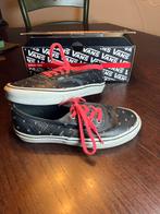 Vans leer met hartjes maat 37, Kleding | Dames, Schoenen, Ophalen of Verzenden, Zo goed als nieuw, Zwart, Sneakers of Gympen