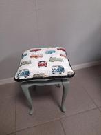 Brocante poefje hocker ca 32 x 32 en 42 cm hoog, Ophalen of Verzenden, Zo goed als nieuw, Hout