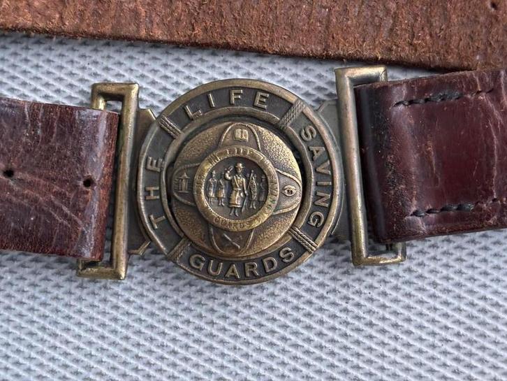 Vintage scoutingriem met messing gesp The Life Saving Guards, Verzamelen, Scouting, Gebruikt, Kleding, Ophalen of Verzenden