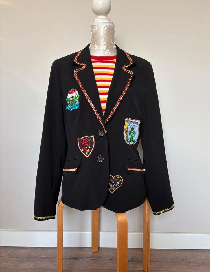 Oeteldonk jasje maat M/38 dames 🐸, Kleding | Dames, Carnavalskleding en Feestkleding, Zo goed als nieuw, Kleding, Carnaval, Maat 38/40 (M)