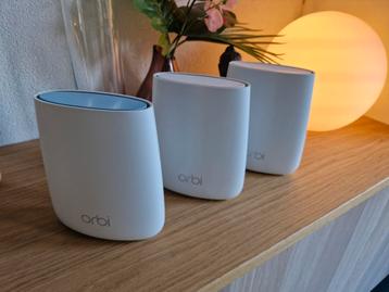 Netgear Orbi Tri-Band Mesh WiFi router 2.2Gbs beschikbaar voor biedingen