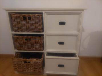 LADEN KAST beschikbaar voor biedingen
