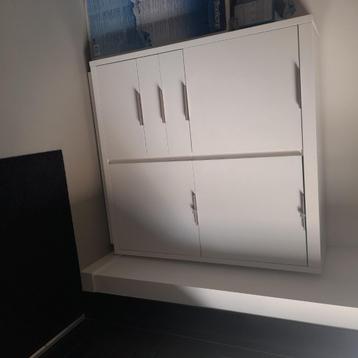 Witte kast met lades