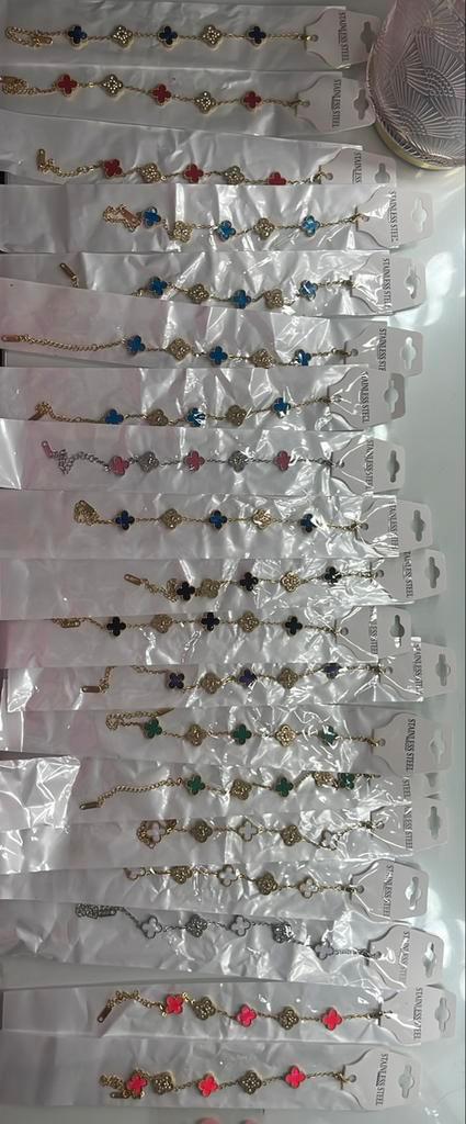1 Van cleef clover bracelet, Sieraden, Tassen en Uiterlijk, Armbanden, Nieuw, Staal, Overige kleuren, Verzenden