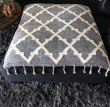 By Boo groot grijs kussen zitzak franjes Marokkaans berber beschikbaar voor biedingen