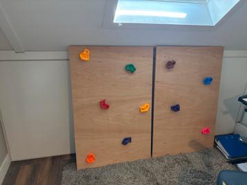 Kinder Klimwand - 2 Panelen met Klimgrepen beschikbaar voor biedingen
