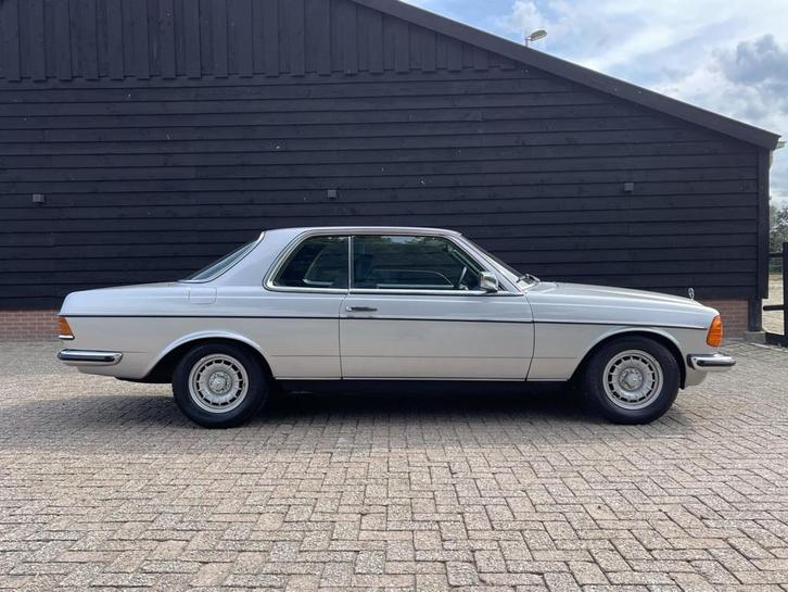 Mercedes-Benz 280 CE automaat W123 in mooie staat, Auto's, Oldtimers, Bedrijf, Te koop, Lichtmetalen velgen, Metallic lak, Mercedes-Benz