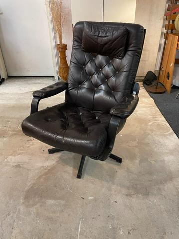 seventies verstelbare leren easy chair beschikbaar voor biedingen
