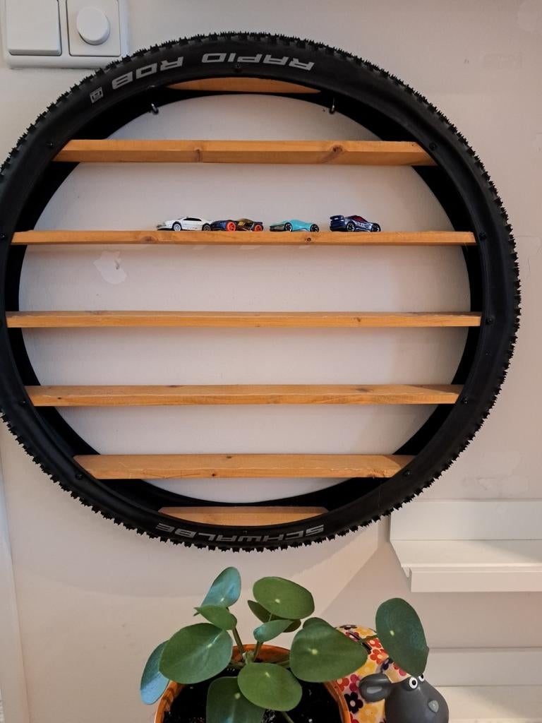 Hot Wheels Plank/Display van Fietsband, Kinderen en Baby's, Speelgoed | Speelgoedvoertuigen, Gebruikt, Ophalen