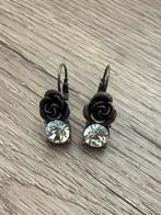 Zilverkleurige roos oorbellen met steen, Overige materialen, Ophalen of Verzenden, Zo goed als nieuw, Knopjes of Stekers