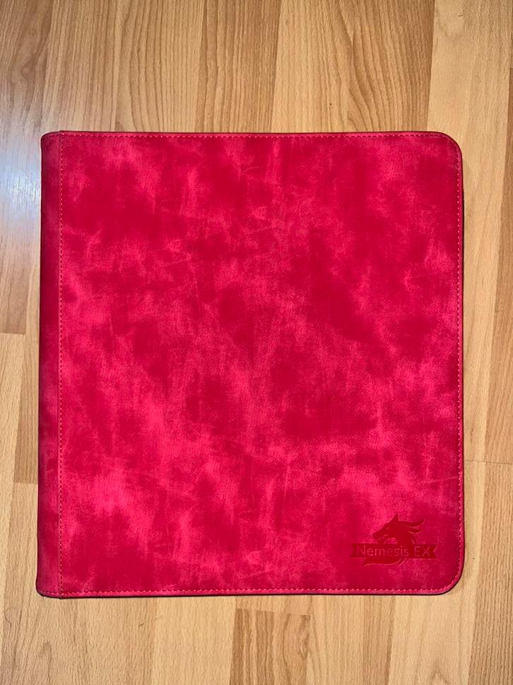 NEMESIS EX 12 POCKET BINDER MAP, Hobby en Vrije tijd, Verzamelkaartspellen | Pokémon, Zo goed als nieuw, Verzenden