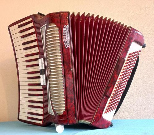 Super B. Burini 120 bas 3 korig te koop of te huur, Muziek en Instrumenten, Accordeons, Gebruikt, Met koffer, Met riemen, Ophalen