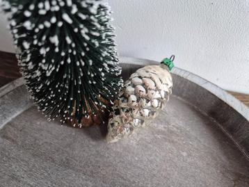 Vintage kerstbal dennenappel zilver 531 beschikbaar voor biedingen