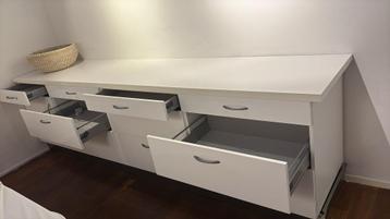 Mooi Groot Wit dressoir te koop 75 Euro! 2 stuks beschikbaar beschikbaar voor biedingen