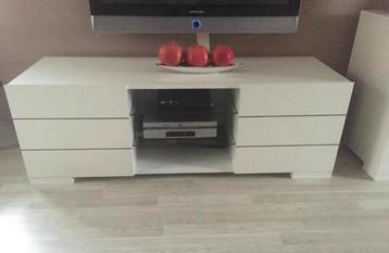 Tv meubel gratis meenemen beschikbaar voor biedingen