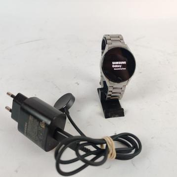 Samsung Galaxy Watch 40mm + lader || nu voor maar € 59.99 beschikbaar voor biedingen