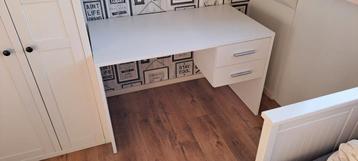 Burau beschikbaar voor biedingen
