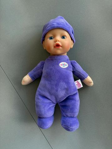 Klein zachte Baby Born beschikbaar voor biedingen