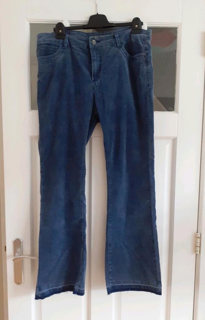 Geisha fijne corduroy broek grijsblauw maat 44, Kleding | Dames, Broeken en Pantalons, Zo goed als nieuw, Maat 42/44 (L), Blauw