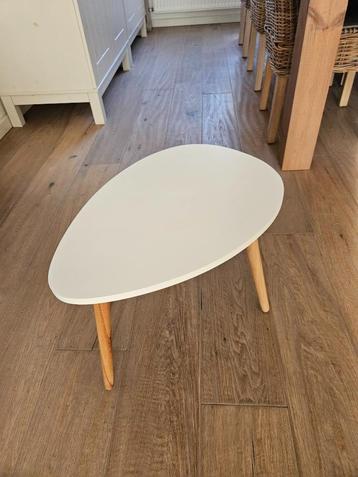 Bijzettafeltje/plantentafeltje beschikbaar voor biedingen