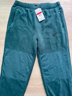 Nike Tech Fleece broek Maat L donkergroen NIEUW, Kleding | Heren, Sportkleding, Maat 52/54 (L), Zwart, Ophalen of Verzenden, Zo goed als nieuw