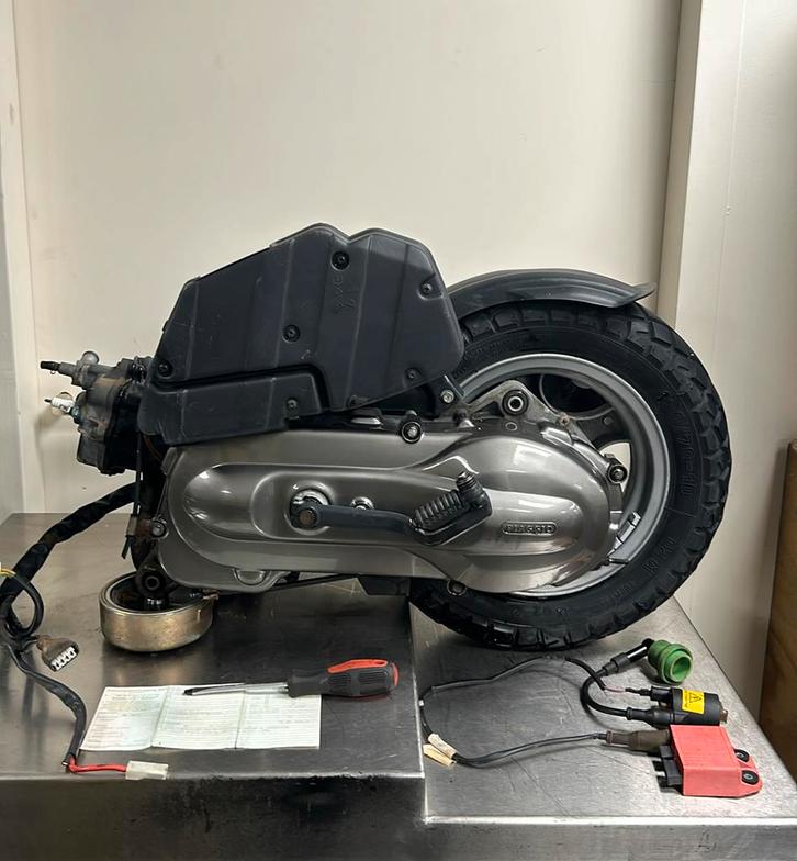 Piaggio hexagon 125cc blok - papieren - plug & play 2t 2takt, Fietsen en Brommers, Brommeronderdelen | Scooters, Zo goed als nieuw
