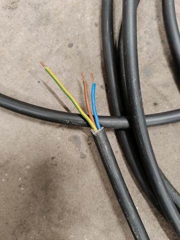 40 meter 3 aderige kabel beschikbaar voor biedingen
