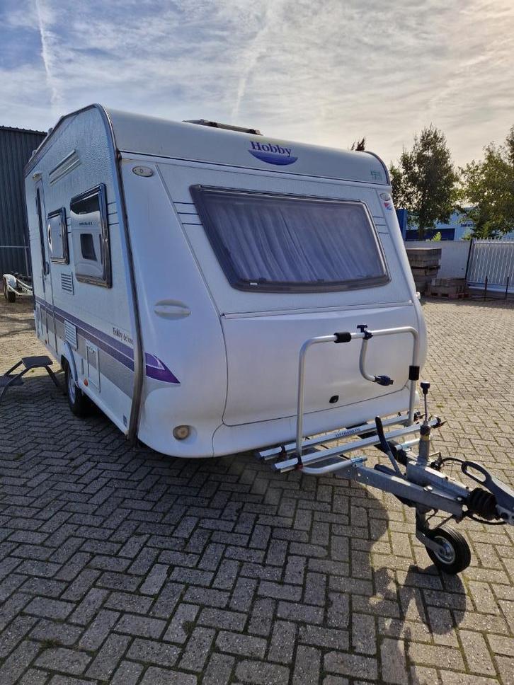 Hobby 400 SF 2007, Caravans en Kamperen, Caravans, Particulier, tot en met 4, 750 - 1000 kg, Treinzit, Hobby, Dwarsbed, Omvormbare zithoek