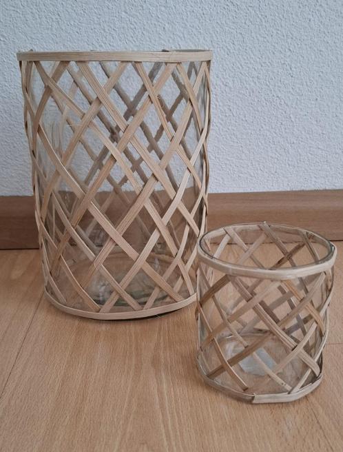 Set windlichten. Glas / rotan. Woonaccessoires. Set van 2!, Huis en Inrichting, Woonaccessoires | Kandelaars en Kaarsen, Zo goed als nieuw