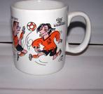 Vintage mok met 4 beroemde oud-internationals. Izgs., Verzamelen, Sportartikelen en Voetbal, Ophalen of Verzenden, Zo goed als nieuw