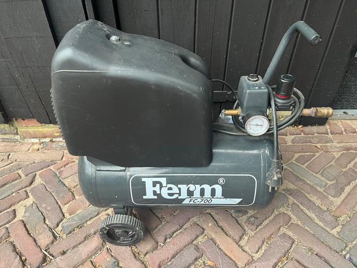 Ferm FC-700 Compressor - Mobiel en Compact, Doe-het-zelf en Verbouw, Compressors, Gebruikt, 6 tot 10 bar, Minder dan 25 liter