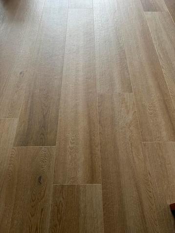 Keramische tegels, eiken look & feel beschikbaar voor biedingen