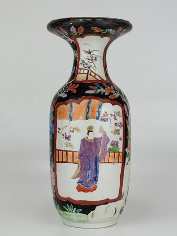 Antieke Imari vaas  beschikbaar voor biedingen