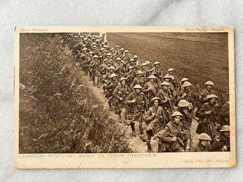 Wo1: ak London scottish going to the trenches, Verzamelen, Militaria | Algemeen, Landmacht, Foto of Poster, Nederland, Ophalen of Verzenden