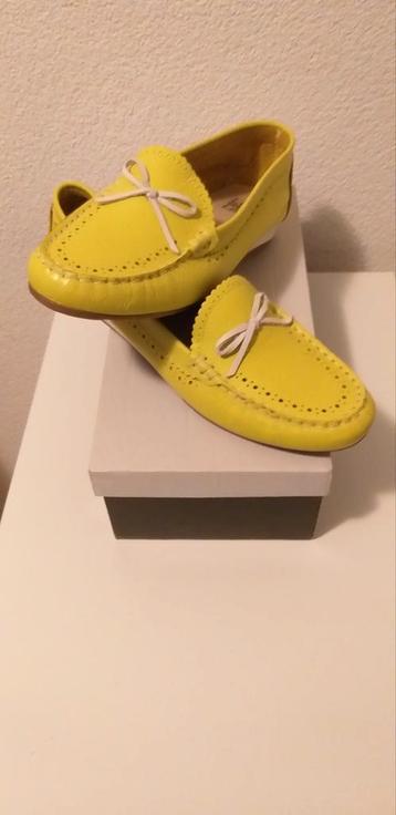 Nieuwe zacht leren instapper maat 42 kleur geel beschikbaar voor biedingen