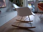Witte Eames RAR schommelstoel (replica), Huis en Inrichting, Stoelen, Ophalen, Zo goed als nieuw, Wit, Eén