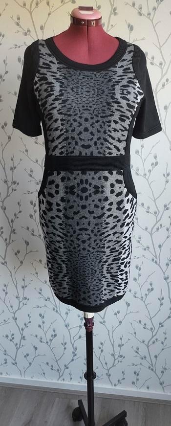 LEO & UGO Pantermotief, Zacht en Rekbaar Jurkje maat 3= 42, Kleding | Dames, Jurken, Zo goed als nieuw, Maat 42/44 (L), Overige kleuren