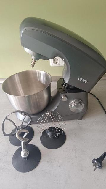 Keukenmachine. Krachtige motor  beschikbaar voor biedingen